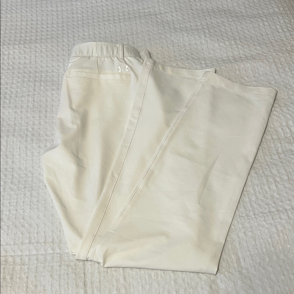 Women’s Classic White Under Armour Golf Pants Size 8